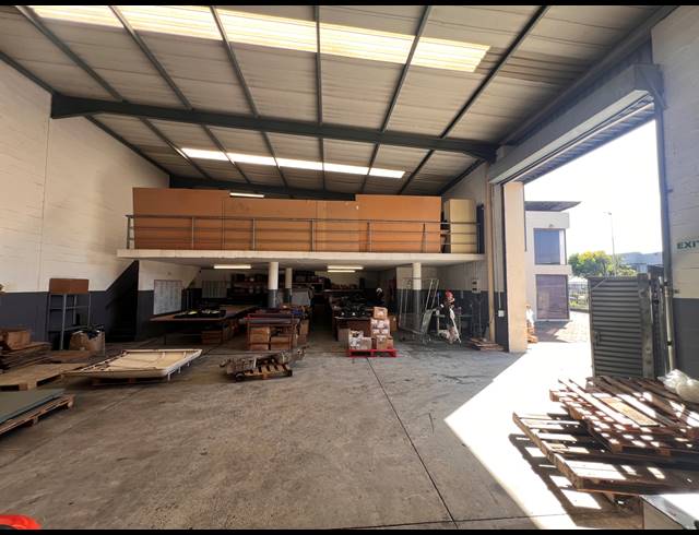 992M² WAREHOUSE TO LET IN AIRPORT INDUSTRIA